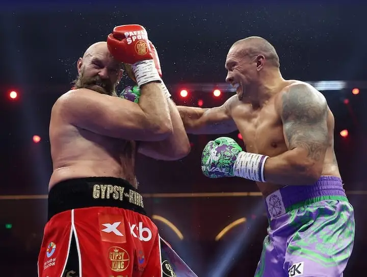 Ikon tinju kelas berat, Lennox Lewis dan Wladimir Klitschko, terpecah pendapat mengenai hasil pertarungan Tyson Fury vs Oleksandr Usyk 2 yang berlangsung di Riyadh, Sabtu malam.