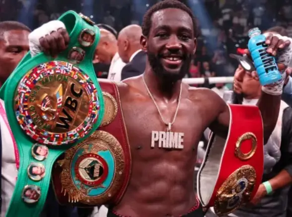 Terence Crawford, yang saat ini mendominasi kelas super welter, telah menjadi salah satu kandidat utama untuk menyandang gelar petinju terbaik dalam tiga dekade terakhir. Petinju berjuluk "Bud" ini masih mempertahankan rekor tak terkalahkan sepanjang karier profesionalnya sejak memulai debut pada 2008.